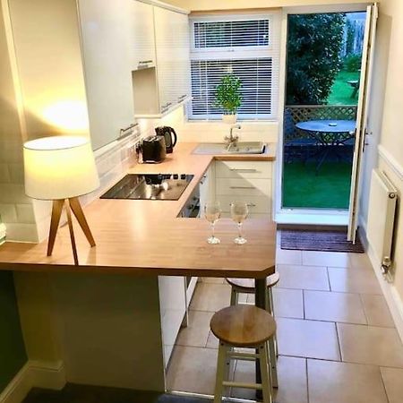 Cosy Coach House Garden Apartment By The Sea, Own Entrance Door, Garden Terrace With Exclusive Rear Door Access & Free Reserved Parking Space Only 2 Mtrs From Your Apt Door! Early Checkin From 3Pm And Late Check Out Till 11Am Available! Broadstairs Eksteriør billede