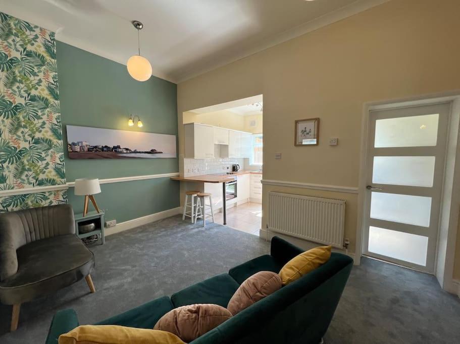 Cosy Coach House Garden Apartment By The Sea, Own Entrance Door, Garden Terrace With Exclusive Rear Door Access & Free Reserved Parking Space Only 2 Mtrs From Your Apt Door! Early Checkin From 3Pm And Late Check Out Till 11Am Available! Broadstairs Eksteriør billede