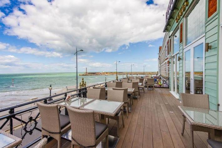 Cosy Coach House Garden Apartment By The Sea, Own Entrance Door, Garden Terrace With Exclusive Rear Door Access & Free Reserved Parking Space Only 2 Mtrs From Your Apt Door! Early Checkin From 3Pm And Late Check Out Till 11Am Available! Broadstairs Eksteriør billede